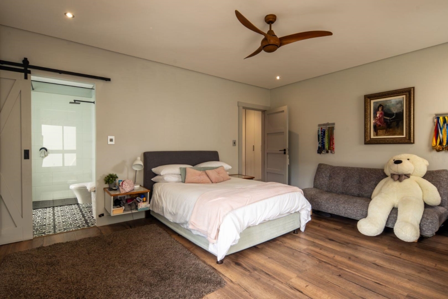 4 Bedroom Property for Sale in Lemoenkloof Western Cape